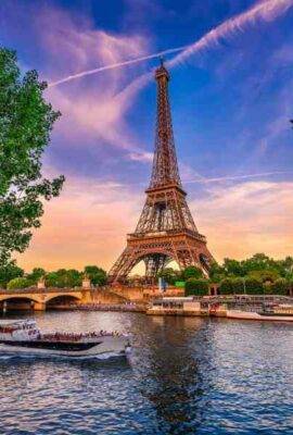 Paris,Eiffel,Tower,And,River,Seine,At,Sunset,In,Paris,